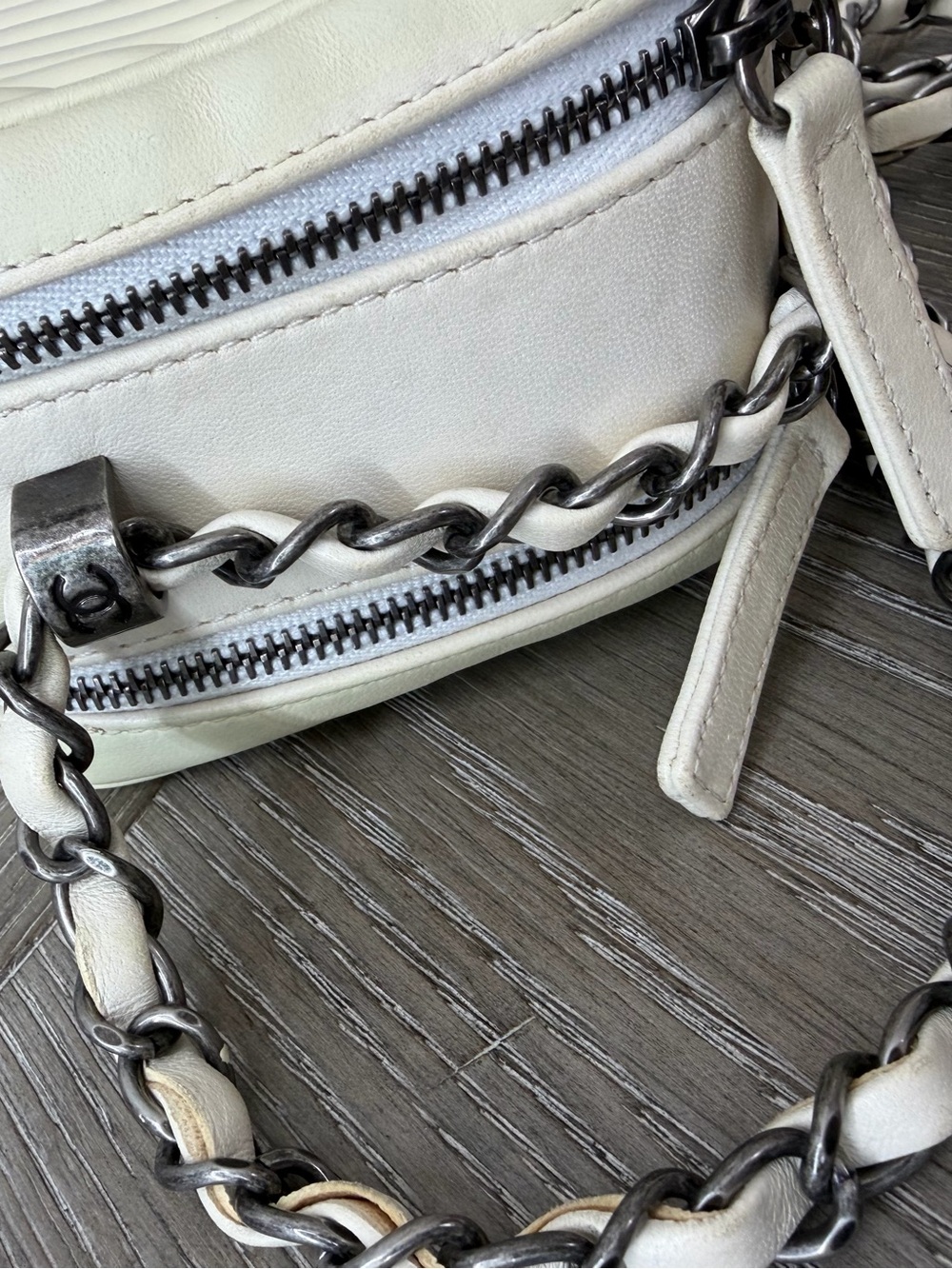Chanel Cream Quilted Crossbody Bag with Chain Strap - Picture 11 of 16